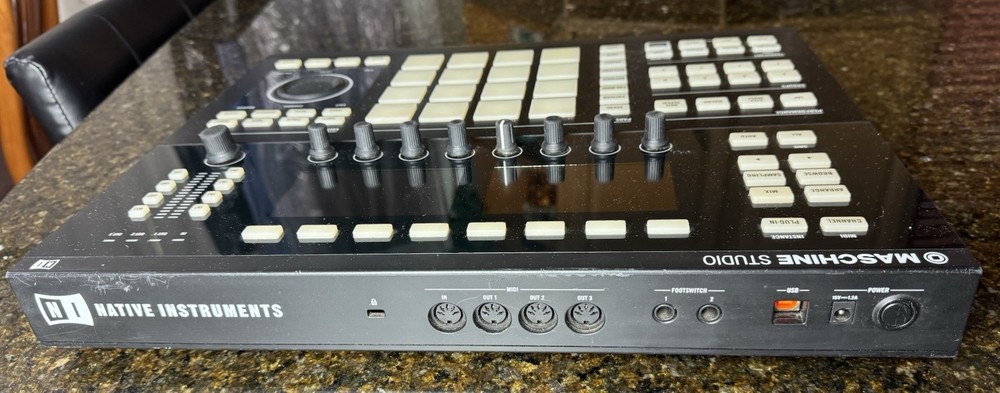 Native Instruments Maschine Studio Black MIDI Controller w Dual Screens USB DJ