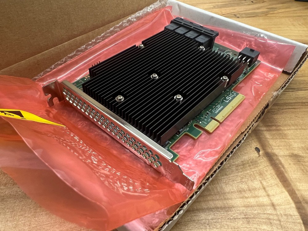 Broadcom LSI SAS 9300-16i SATA / SAS HBA Controller SFF-8643 12Gbps IT-Mode