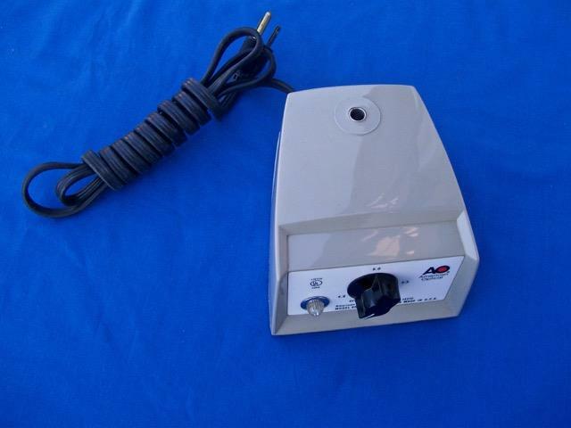 AMERICAN OPTICAL MODEL 655 MICROSCOPE ILLUMINATOR