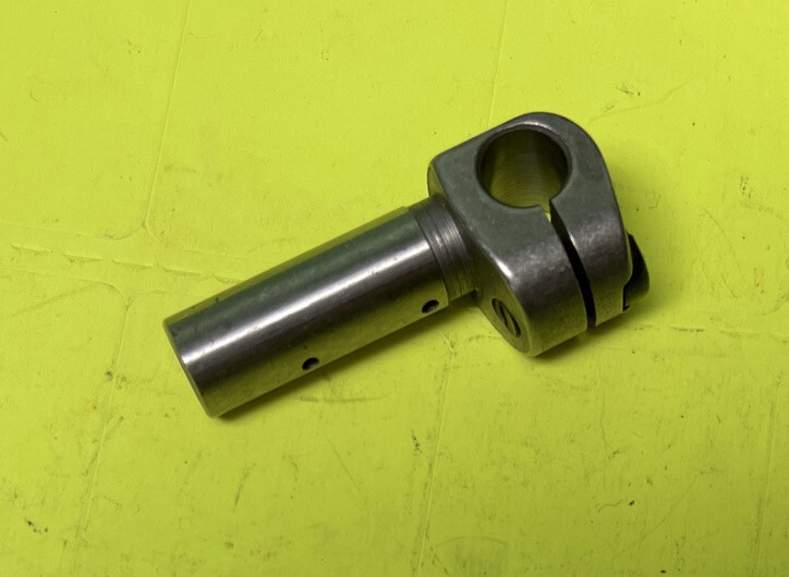Singer 208552 or 411005Needle Bar Conn.Stud