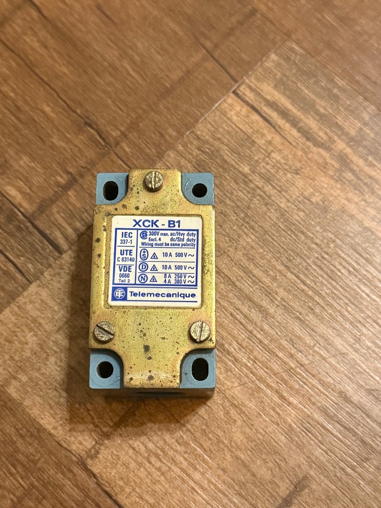 Telemecanique XCK-B1 Position Switch / Good Condition