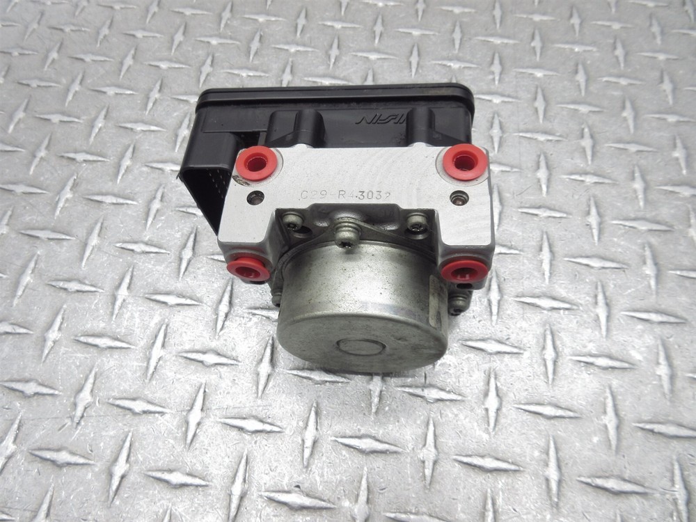 2014 13-16 Triumph 1050 Speed Triple ABS Brake Module Pump Control Unit