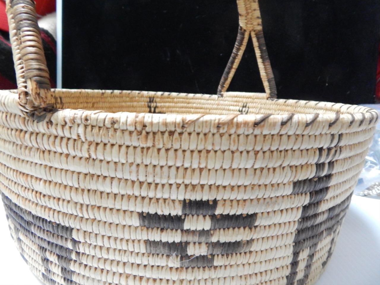 GIANT WORLD CLASS OLD VINTAGE PAPAGO INDIAN DEER PICTORIAL BASKET - CLEAN !