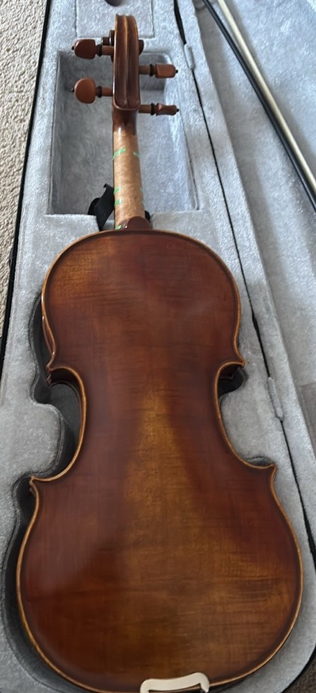Full Size Violin Brand New Condition 4/4 with Bow and Case