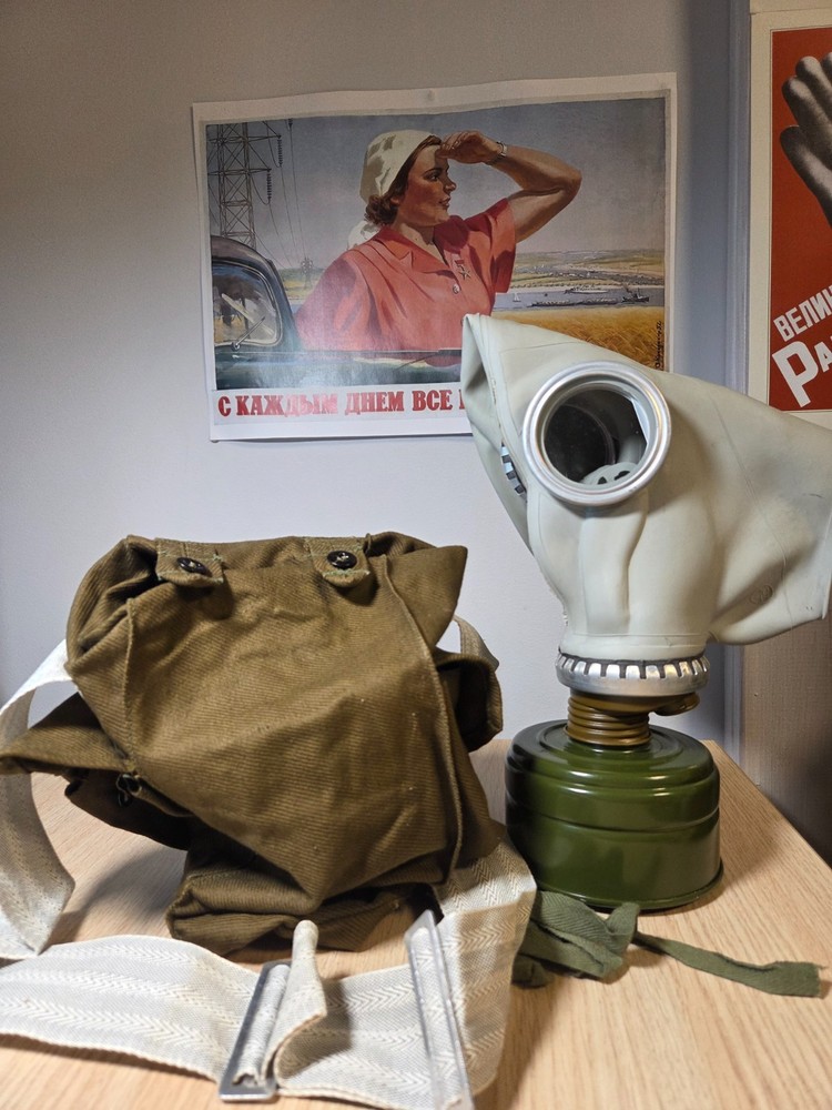 Original Soviet GP-5 Gas Mask. White colour, medium size FULL SET.
