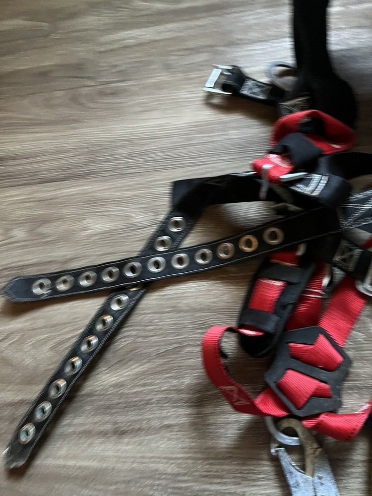 SAFEWAZE HARNESS MODEL 209712/GUARDIAN FALL PROTECTION