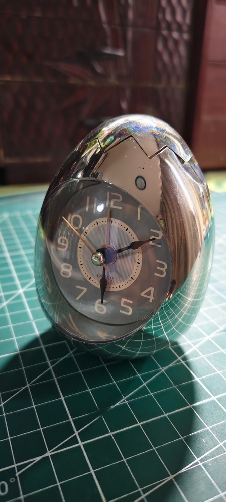 Vintage 90s EGG-SHAPED Alarm Quartz Table Clock Space Age *Nice and Working*