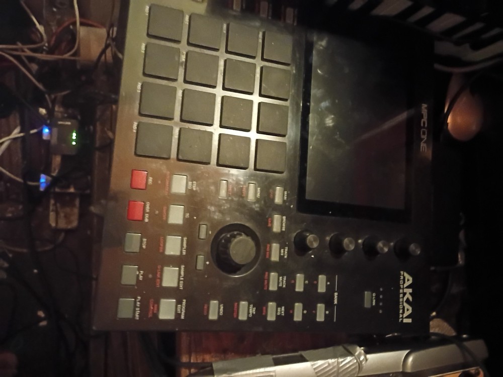 AkainMPC One Drum Machine Sampler/Sequencer Tested Working