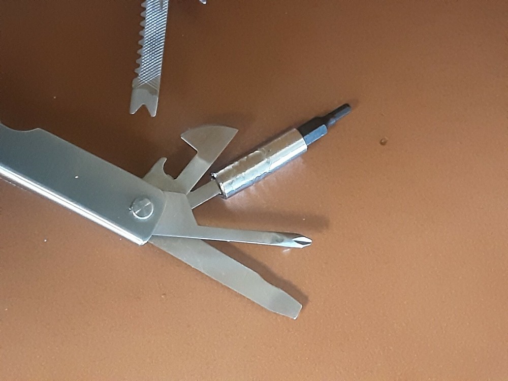 2CR - Folding Pliers / Knife / Screwdriver Bits - Multi Tool - Stainless