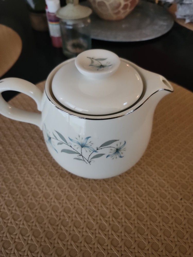 hanover white melody teapot