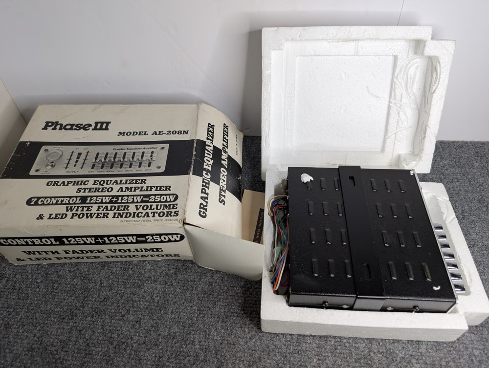 Phase III Model AE-208N Graphic Equalizer Stereo Amplifier 7 Control NOS