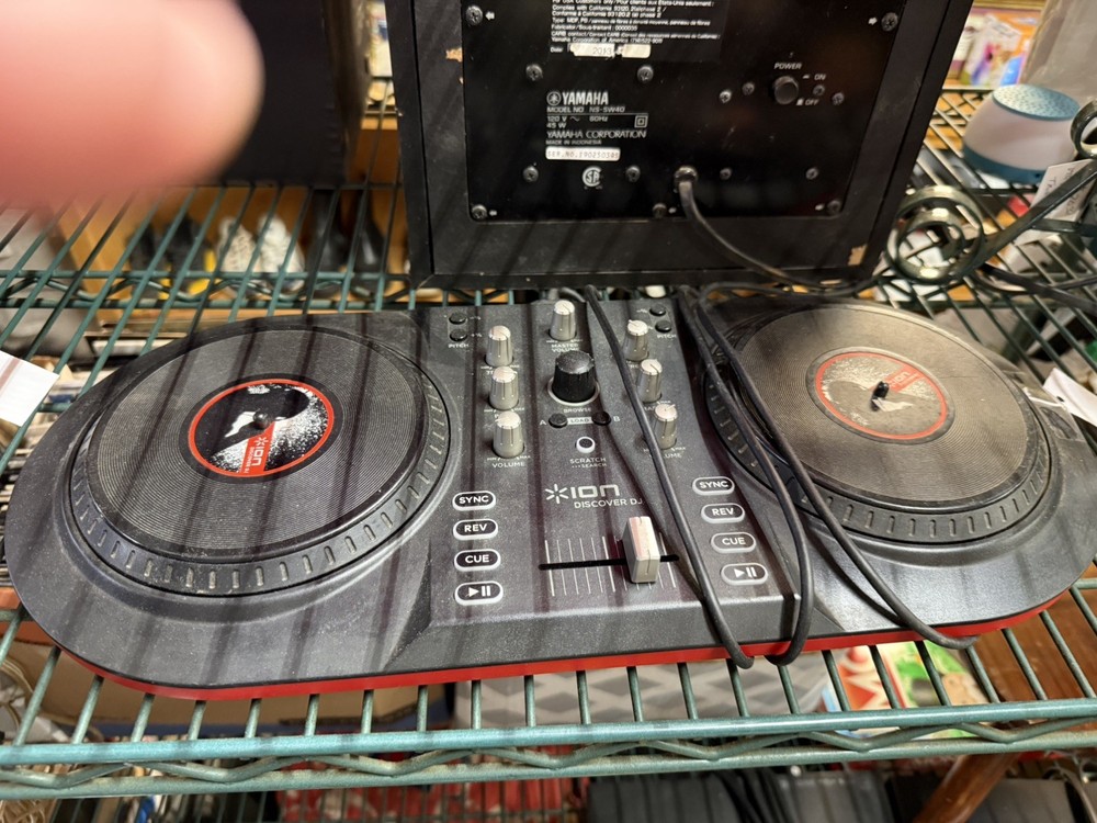 Ion Discover DJ Computer System Dual Turntable USB Control for Mac PC Powers On