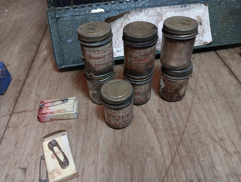 Antique first aid kit Burns Us fire equipment co Sprayer atomizer