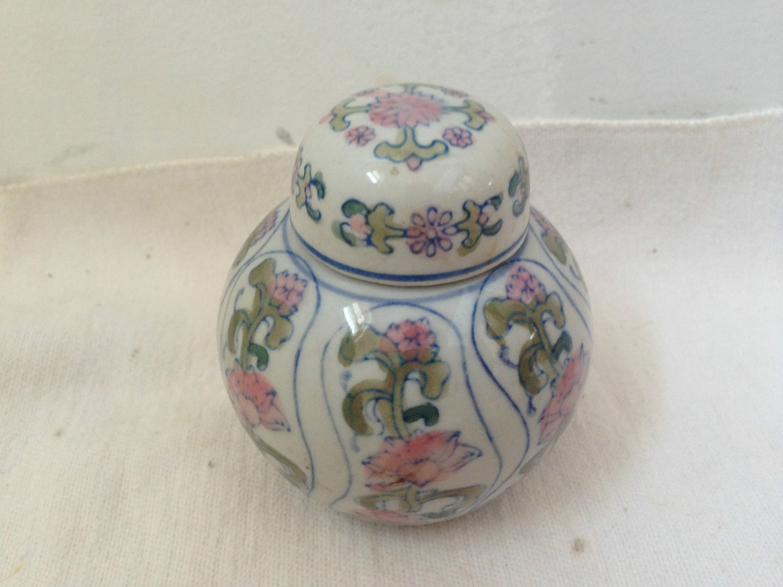 Antique Chinese Flowers Leaves Cute Small ginger jar/pot pottery 1970's+