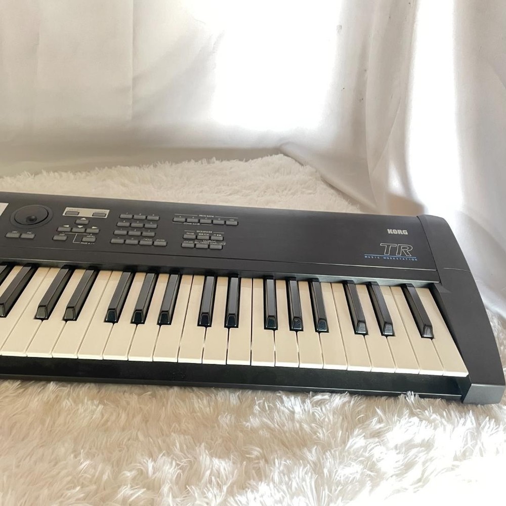 KORG TR76 Synthesizer