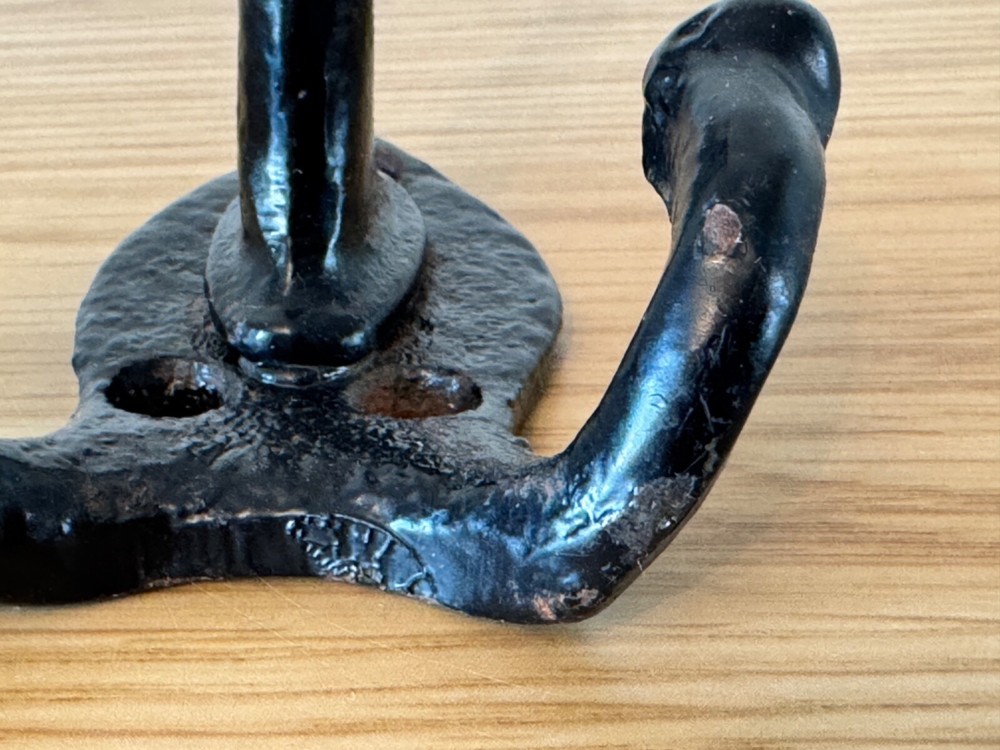 VINTAGE METAL TRIPLE COAT HOOK BLACK