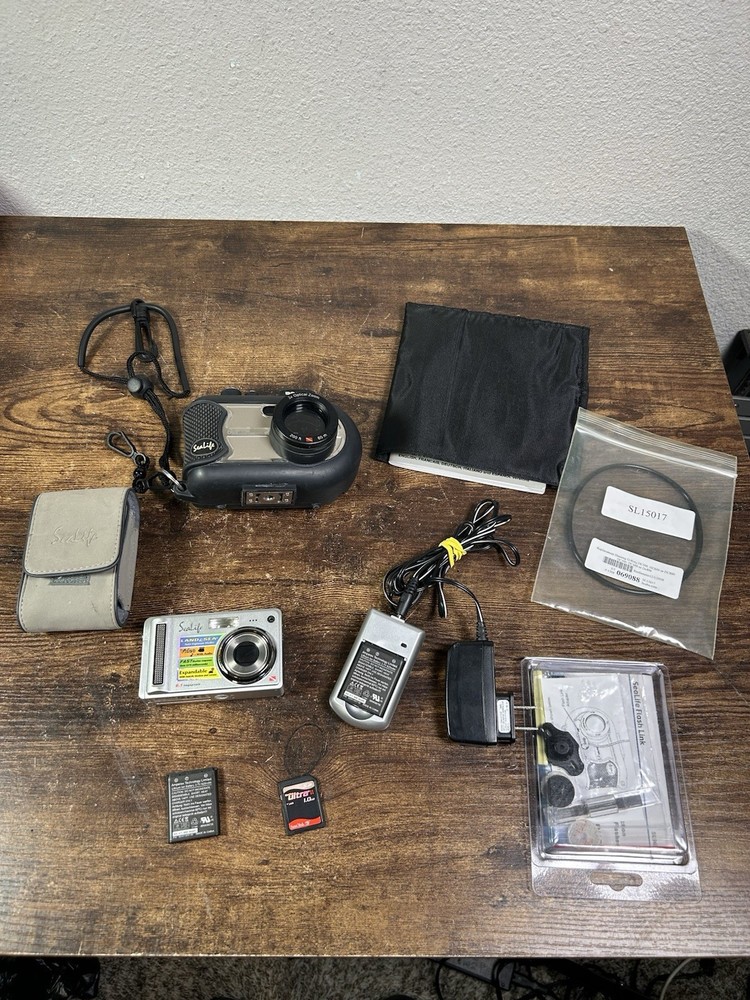 SeaLife Model DC 600 Bundle Underwater Camera Photography Black