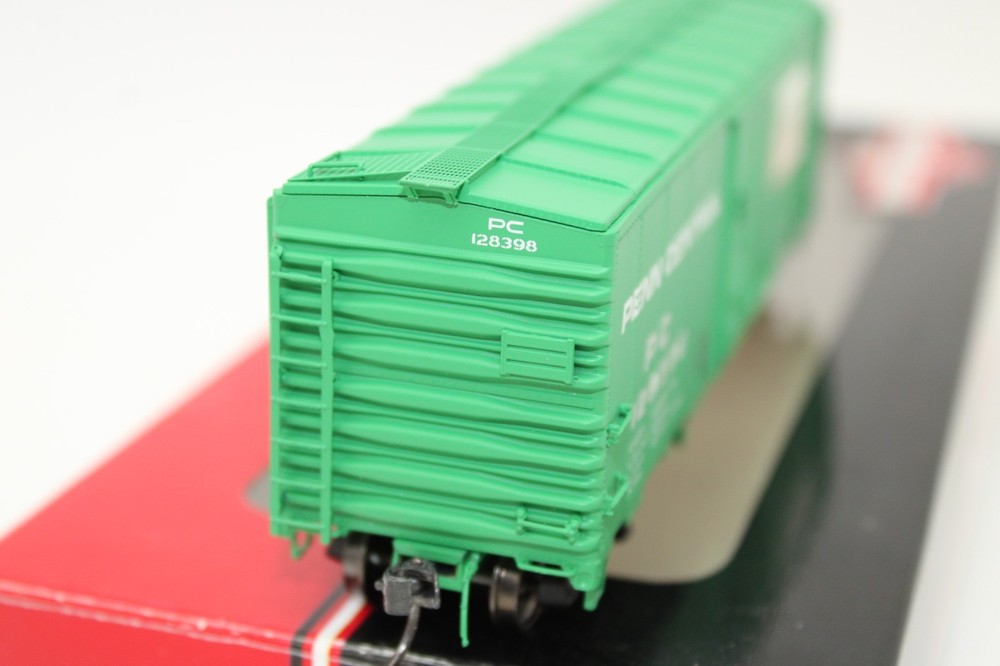 Intermountain HO Scale PC Penn Central Post War Box Car NOS