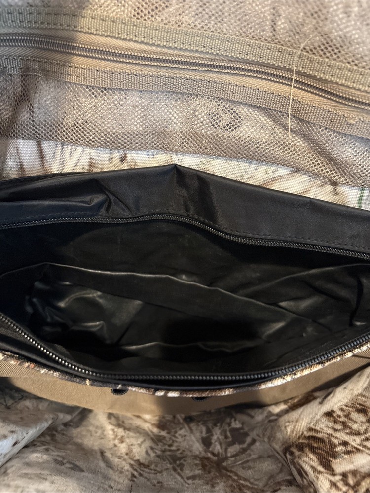 Avery Outdoors Ducks Unlimited Expandable Guide Bag