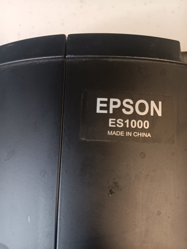 Epson ES1000 Tabletop Ultra-Portable Projector Projection Screen 50”