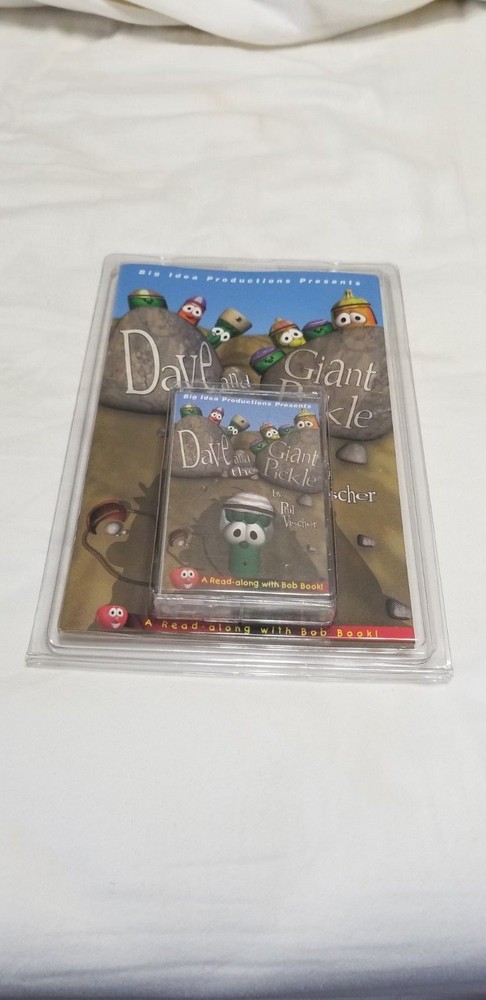 Dave and the Giant Pickle CASSETTE & BOOK