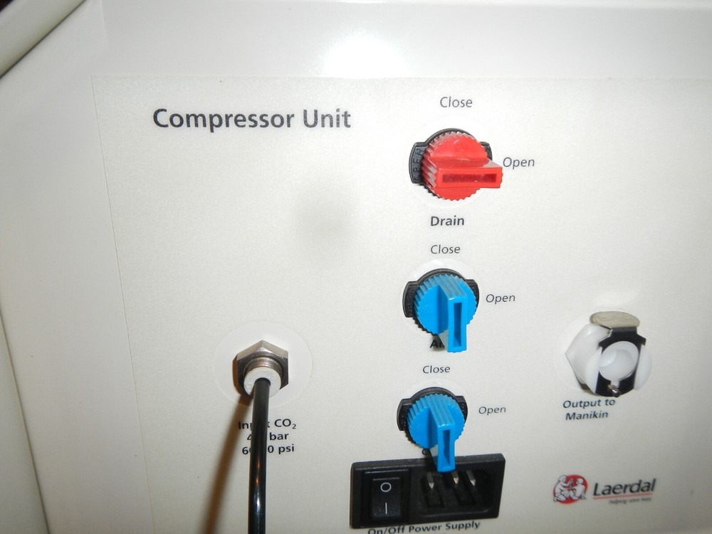 LAERDAL AIR MANIKIN SIMULATOR COMPRESSOR UNIT DSS 110-2 VERY NICE WORKING
