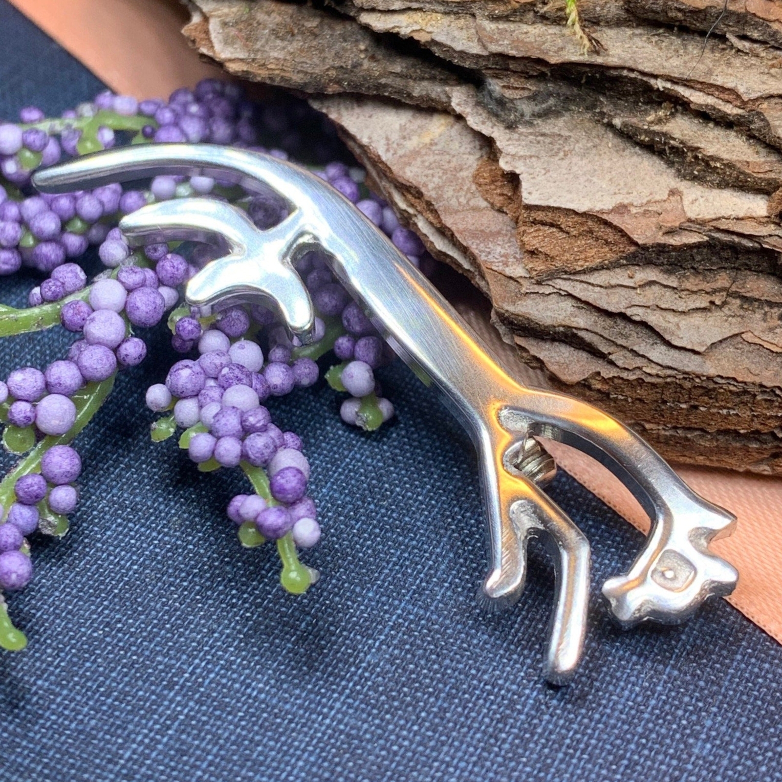 NEW PEWTER Celtic Uffington White Horse Brooch Pagan Horse Goddess Epona Pin