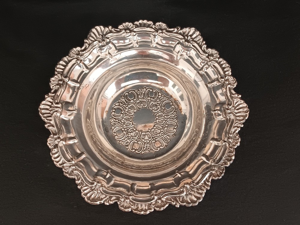 Vintage Heavy 6” ENGLISH SHELL Silver Plate Candy / Trinket Dish / Bowl