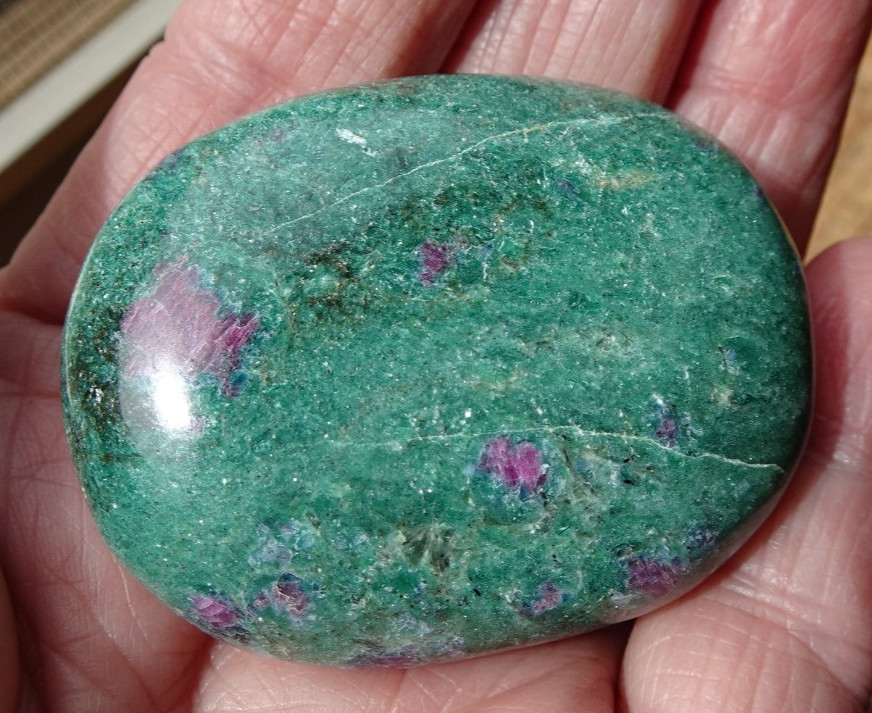 Ruby Fuchsite Palmstone - India sc1002