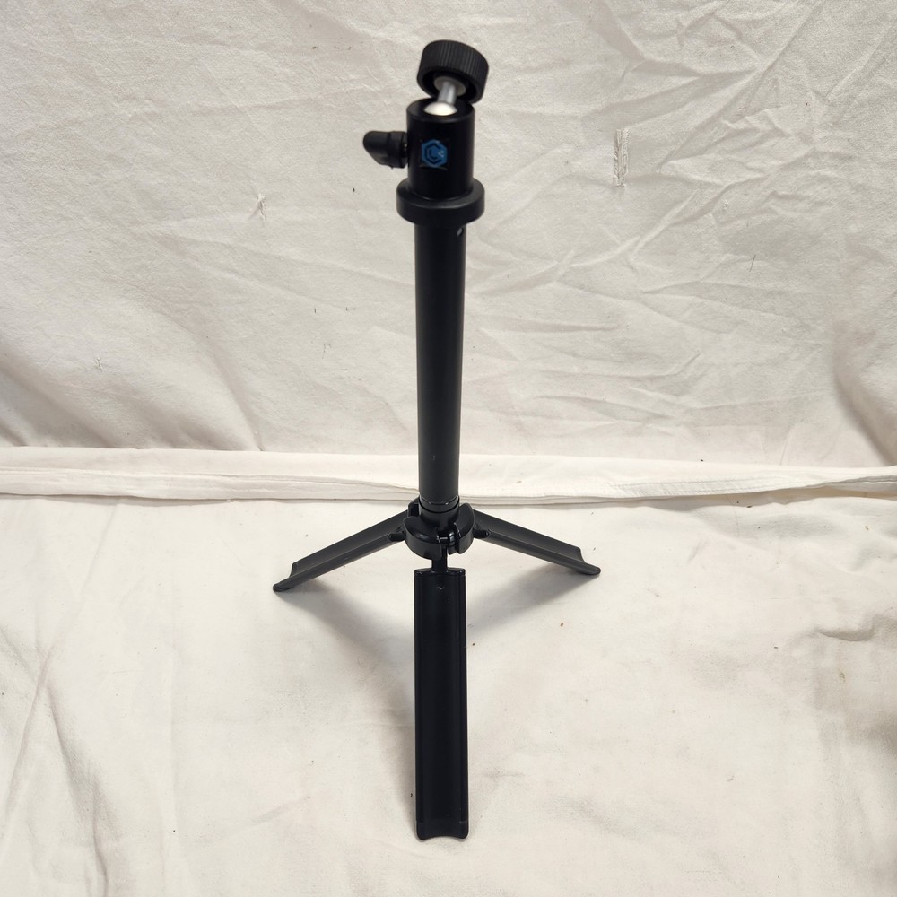 Lume Cube broadcast lighting kit B30 (light and stand - no light modifier).