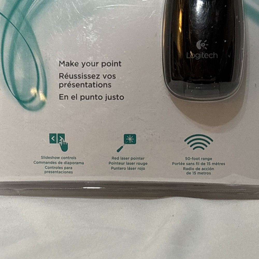 Logitech R400 Presenter Remote Control & Laser Pointer Black 910-001354