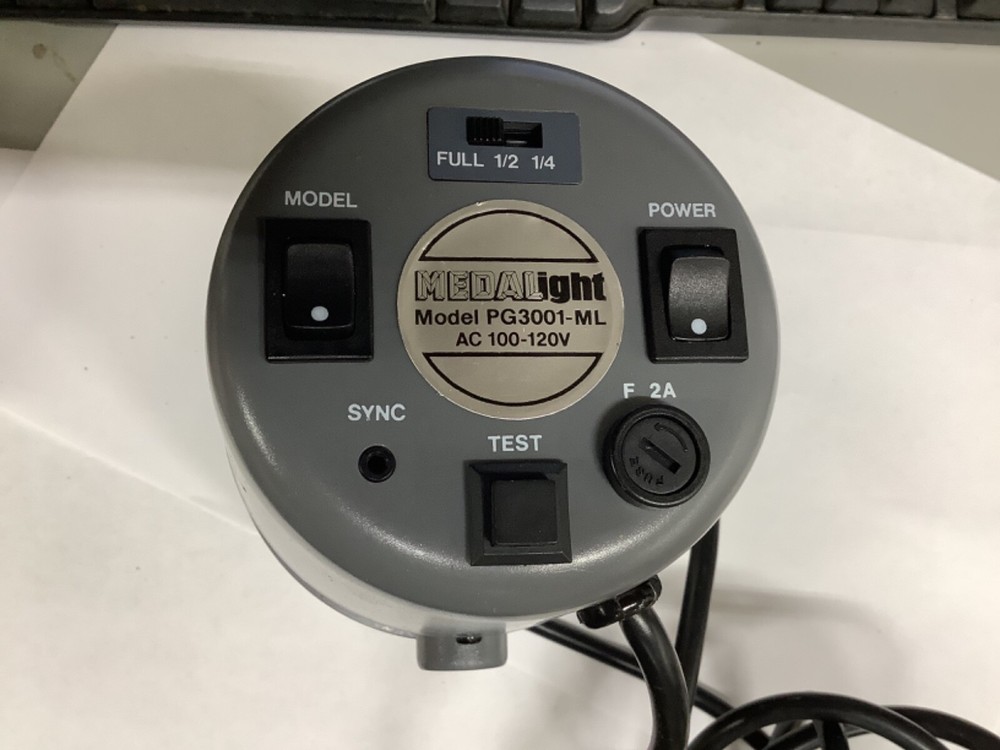 MEDALIGHT Professional Lighting PG3001-ML AC 100-120V Studio