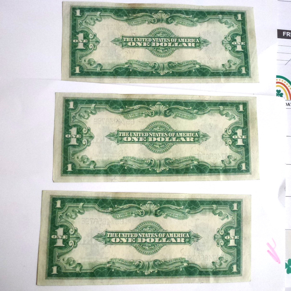 Three consecutive numbered Unc. 1923 $1.00 Large
