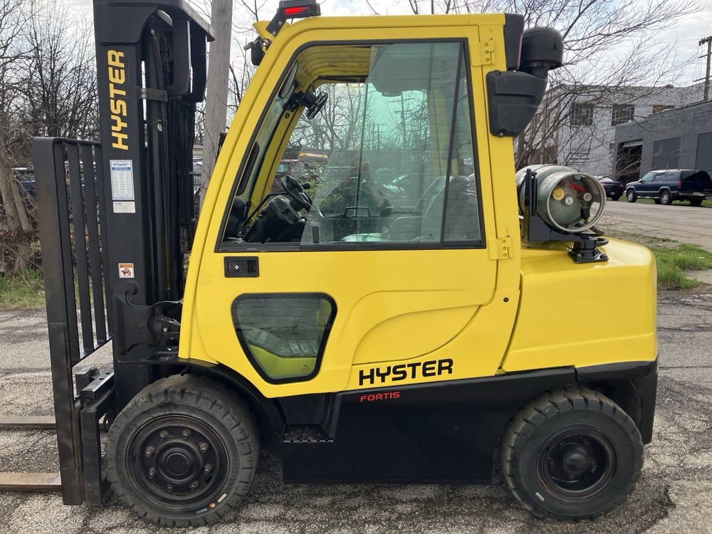 2020 Hyster 8000LB Solid Pneumatic Forklift With Side Shift and 2 Stage Mast Cab