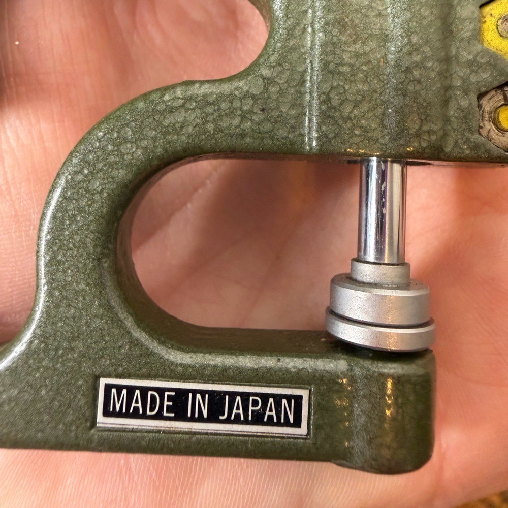 Mitutoyo 7300A Dial Thickness Gauge precision measuring tool.