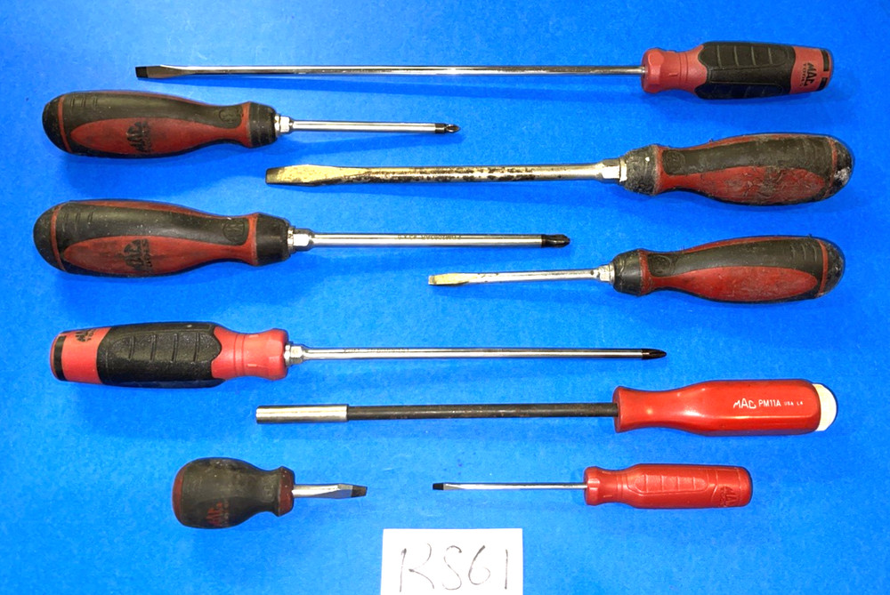 MAC TOOLS 9 PIECE ASSORTED SCREWDRIVER SET & BIT DRIVER