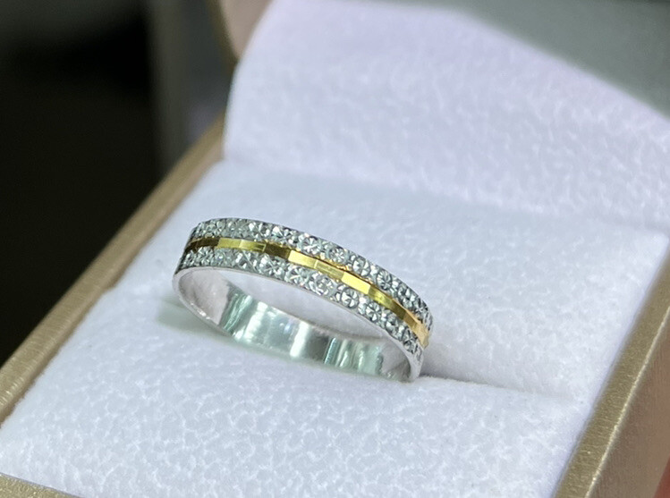 925 Pure Solid Silver Shiny Band Lady Ring. Multiple Size