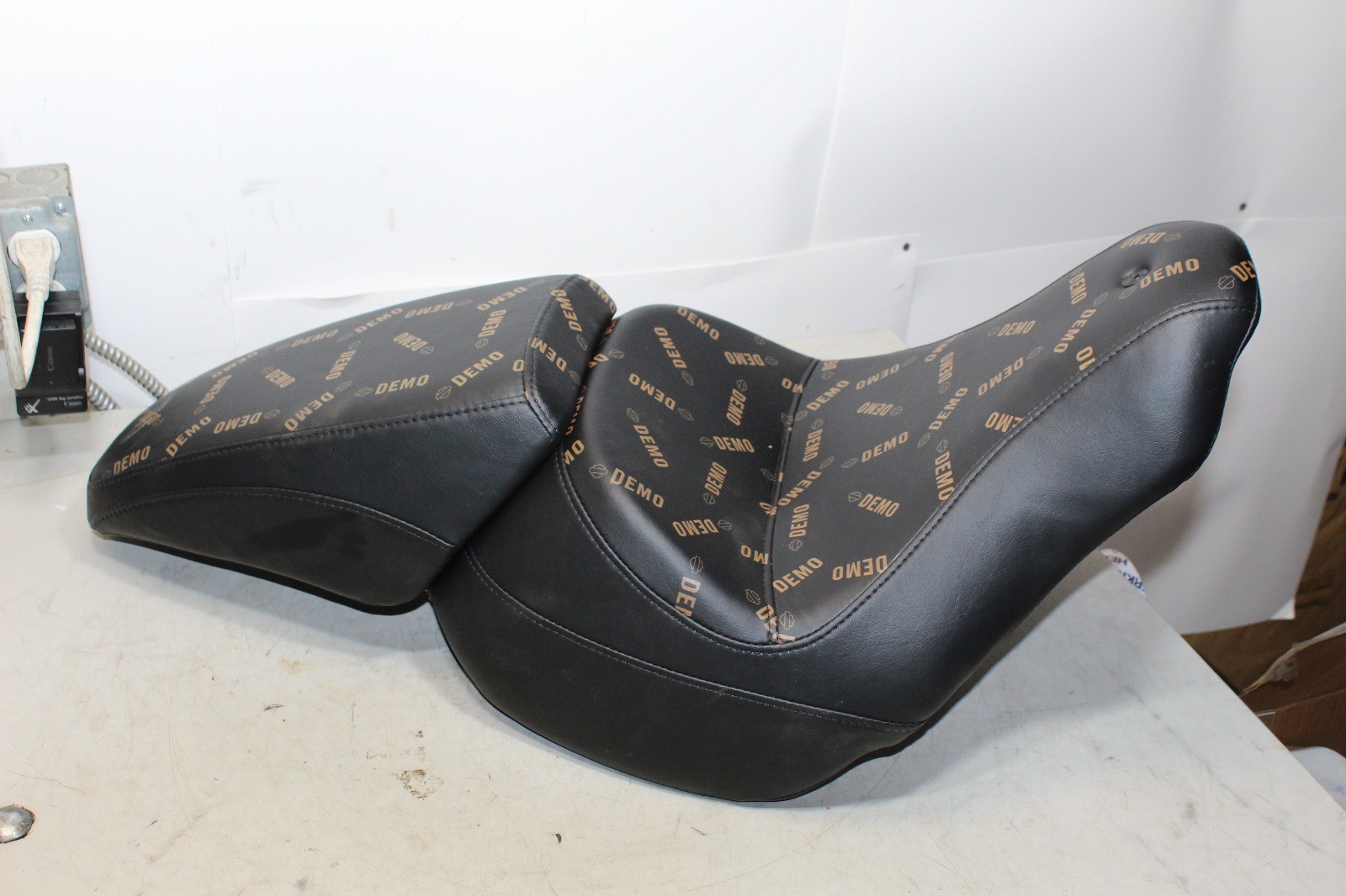18-26 Harley Softail Two Up Low Rider Reach Seat OEM DEMO