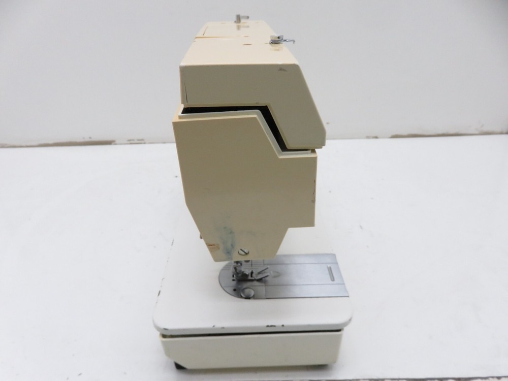 Singer 4325C Sewing Machine - Untested As-is