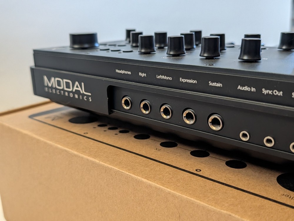 Modal Electronics Argon8 Polyphonic Wavetable Synth - MINT WITH BOX - DECKSAVER!
