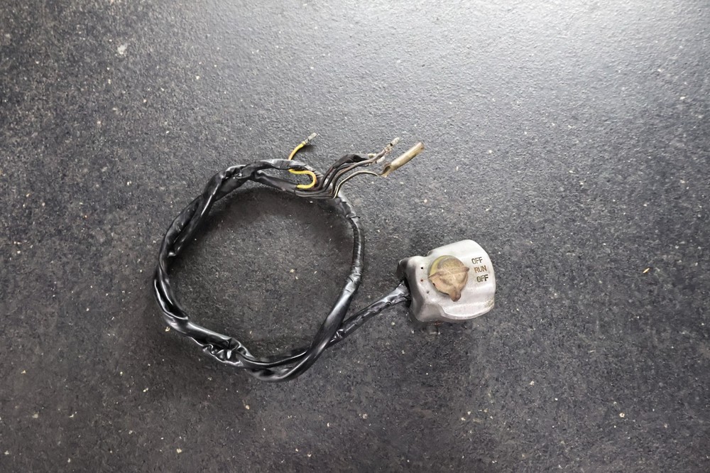 HONDA 1977 GL1000 GOLDWING RIGHT SIDE HANDLEBAR STARTER STOP KILL SWITCH