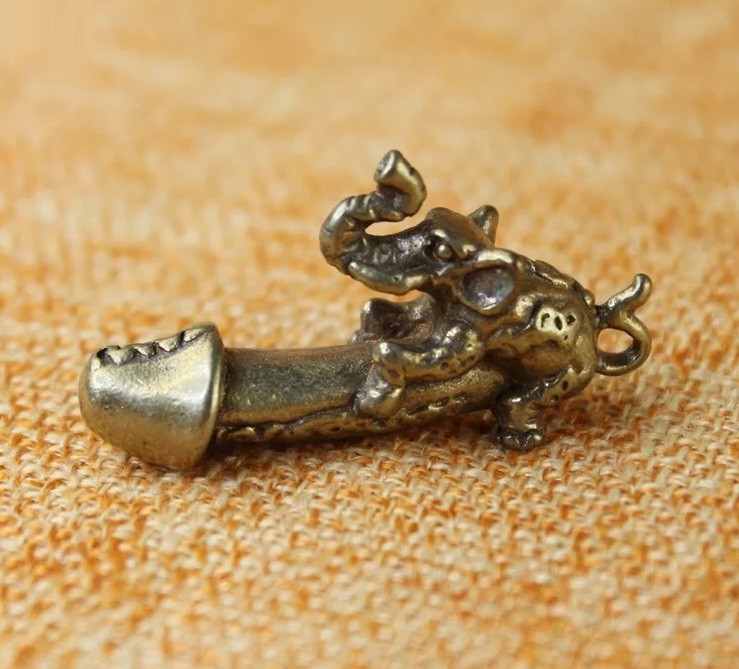 Brass Elephant Key Pendant Figurine Mini Animal Statue Table Home Decoration Toy