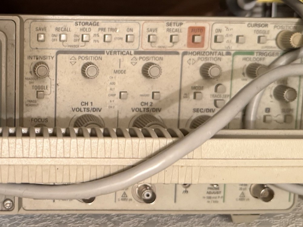 TEKTRONIX 2212 DIGITAL OSCILLOSCOPE