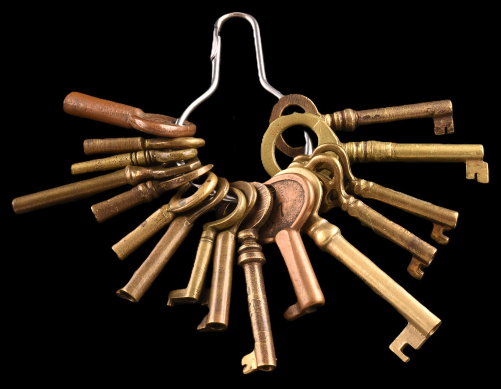 Brass Barrel Keys 16 Assorted Antique