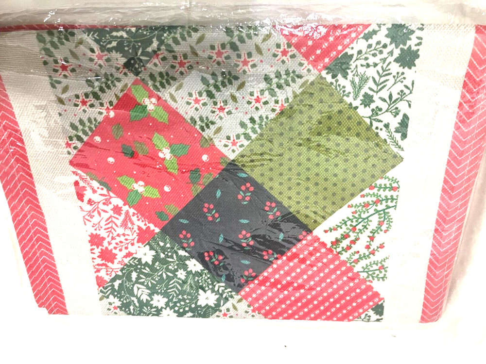 NIP CHRISTMAS PATCHWORK LOOK TABLE RUNNER 14" X 72" GREEN RED HOLLY
