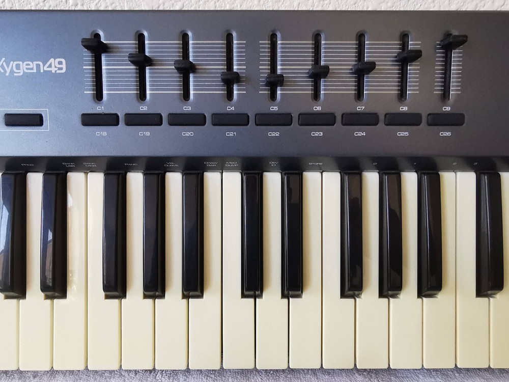 M-Audio Oxygen 49 MIDI Keyboard Controller 3rd Gen Tested Working
