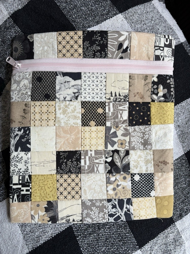 Cross Stitch Needlework Craft Project Bag PATCHWORK Date Night Moda Gold Black