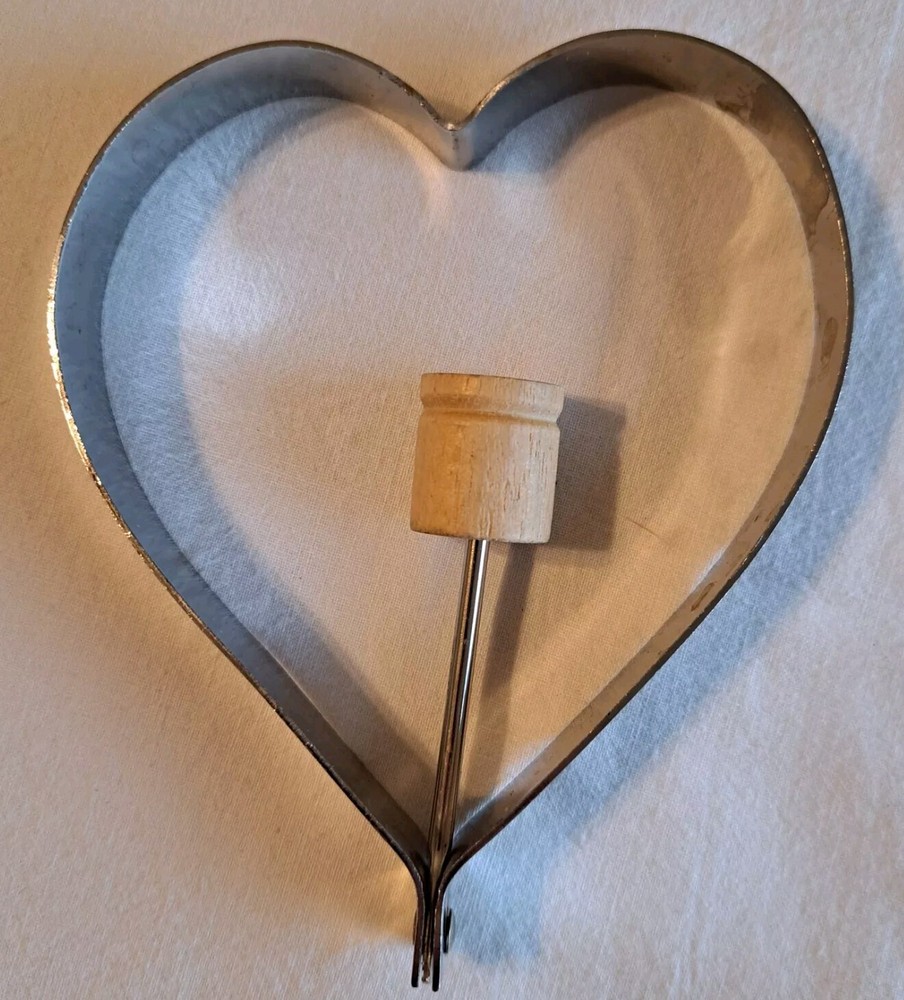 Metal Heart-Shaped Egg/Pancake Ring with Handle