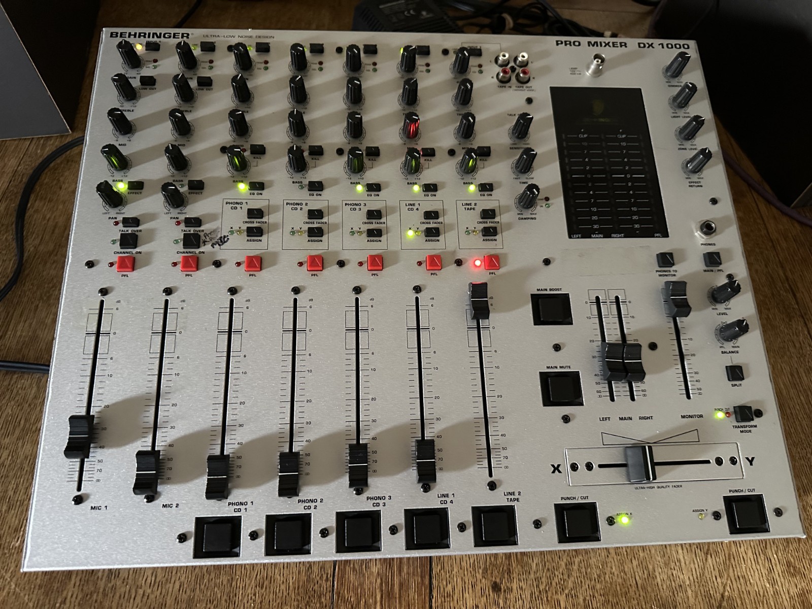 Behringer Pro Mixer DX 1000