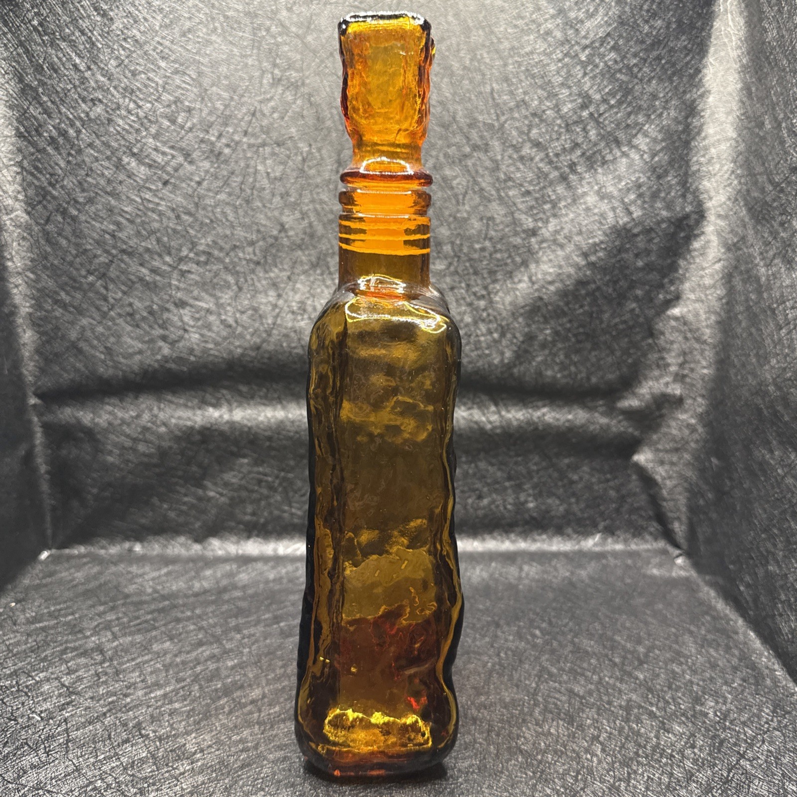 Empoli amber tree bark textured 11" decanter with stopper